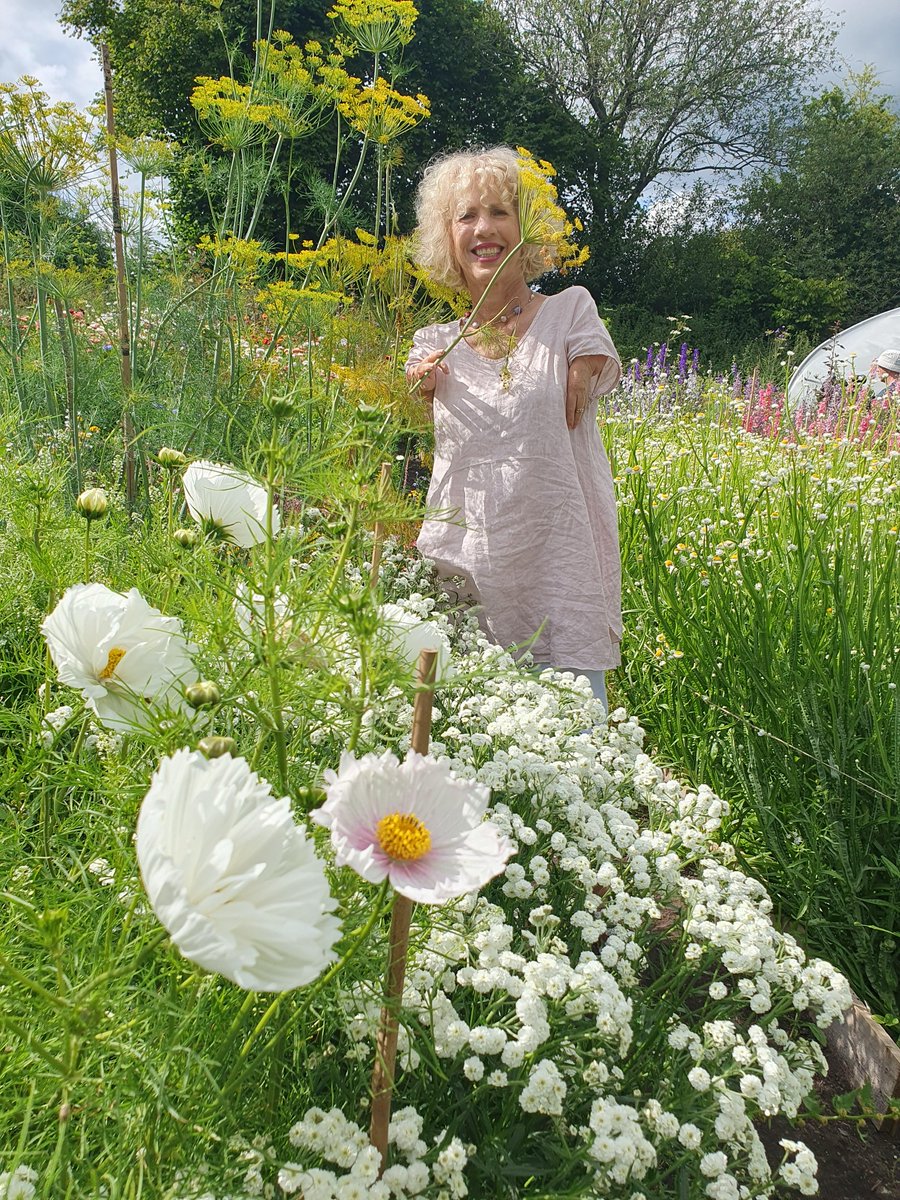 BBC Gardeners' World Mag (@gwmag) on Twitter photo The weekend starts here! On tonight's episode of <a href="/GWandShows/">BBC Gardeners World</a>, Monty plants camassias and cyclamen for a spring display and sows hardy annuals into his cut flower beds, whilst in the veg garden he plants out strawberries. The weekend starts here! On tonight's episode of <a href="/GWandShows/">BBC Gardeners World</a>, Monty plants camassias and cyclamen for a spring display and sows hardy annuals into his cut flower beds, whilst in the veg garden he plants out strawberries.