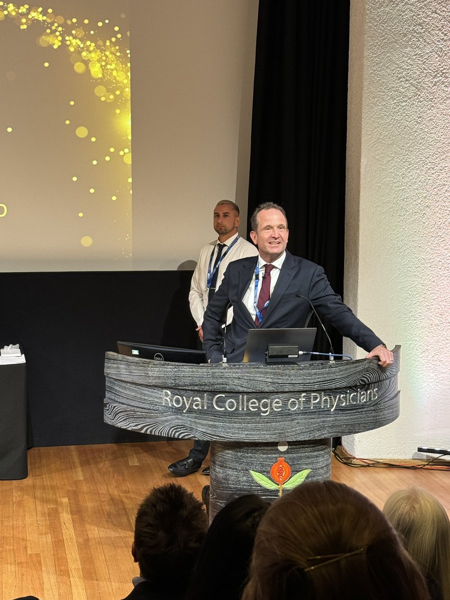 Team ROAM with former MEH CEO Mr David Probert  at the Royal College of Physicians Research Awards!  That was fab! <a href="/CrosbyNwaobi/">Prof. Roxanne Crosby-Nwaobi RN PhD FRCN</a> <a href="/TendaiG_/">TG</a> <a href="/NicolaDunlop13/">Dr Nicola Dunlop</a> <a href="/probert_david/">David Probert</a>
