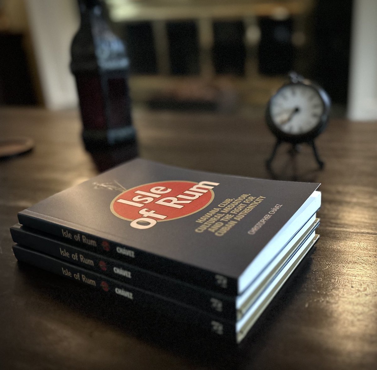 It’s officially out in the world. My new book addresses how western cultural brokers have packaged and sold Cuban authenticity over the past two centuries ⁦<a href="/UOsojc/">UO Journalism & Comm</a>⁩ ⁦<a href="/RutgersUPress/">Rutgers University Press</a>⁩