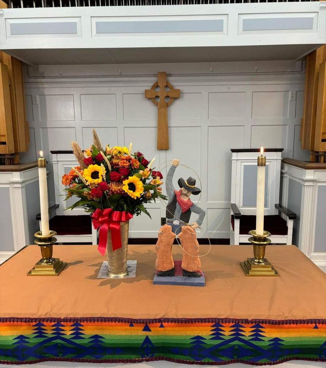 pcusabingewatch's tweet photo. First Presbyterian #Pendleton #Oregon Sept. 8, 2024 post:
Carol and Ralph Noe provided the beautiful flowers in loving memory of the Noe and Francke family.
#FridayFlowers
#Presbyterian #PCUSA #FlowersonFriday #PendletonRoundup https://t.co/ZvyclzuRBG