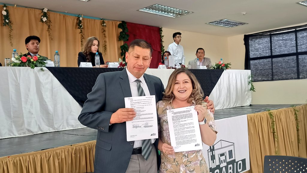 Agricultura_CZ6's tweet photo. #Azuay| En el marco de las festividades de parroquialización de Victoria del Portete, firmamos convenio de cooperación interinstitucional con el GAD para el apoyo productivo a través del proyecto "Minga por la productividad agropecuaria" con más de $37.000 de inversión conjunta. https://t.co/0cujtAuDmS
