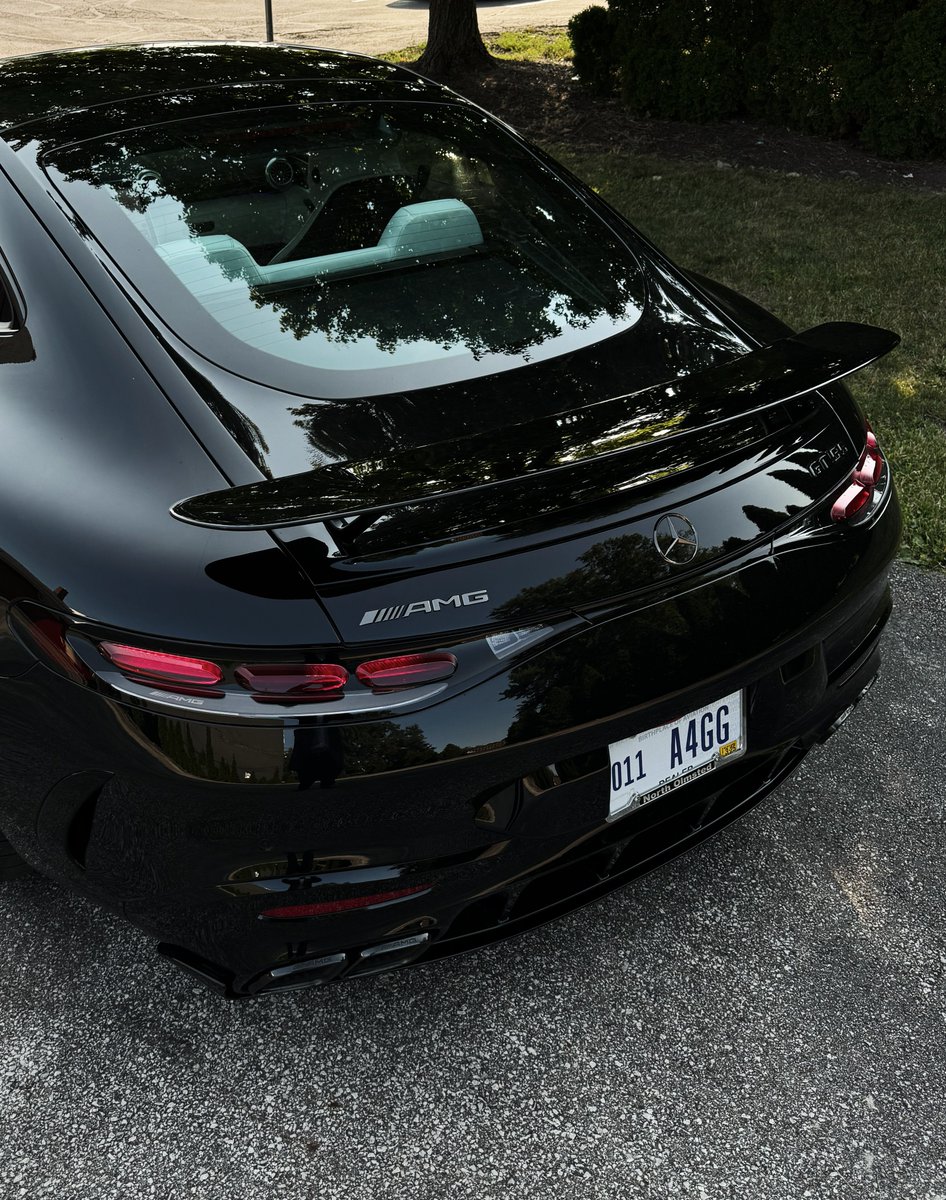 JoeW6_'s tweet photo. Obsidian Black // Crystal White https://t.co/uObhYbaZZe