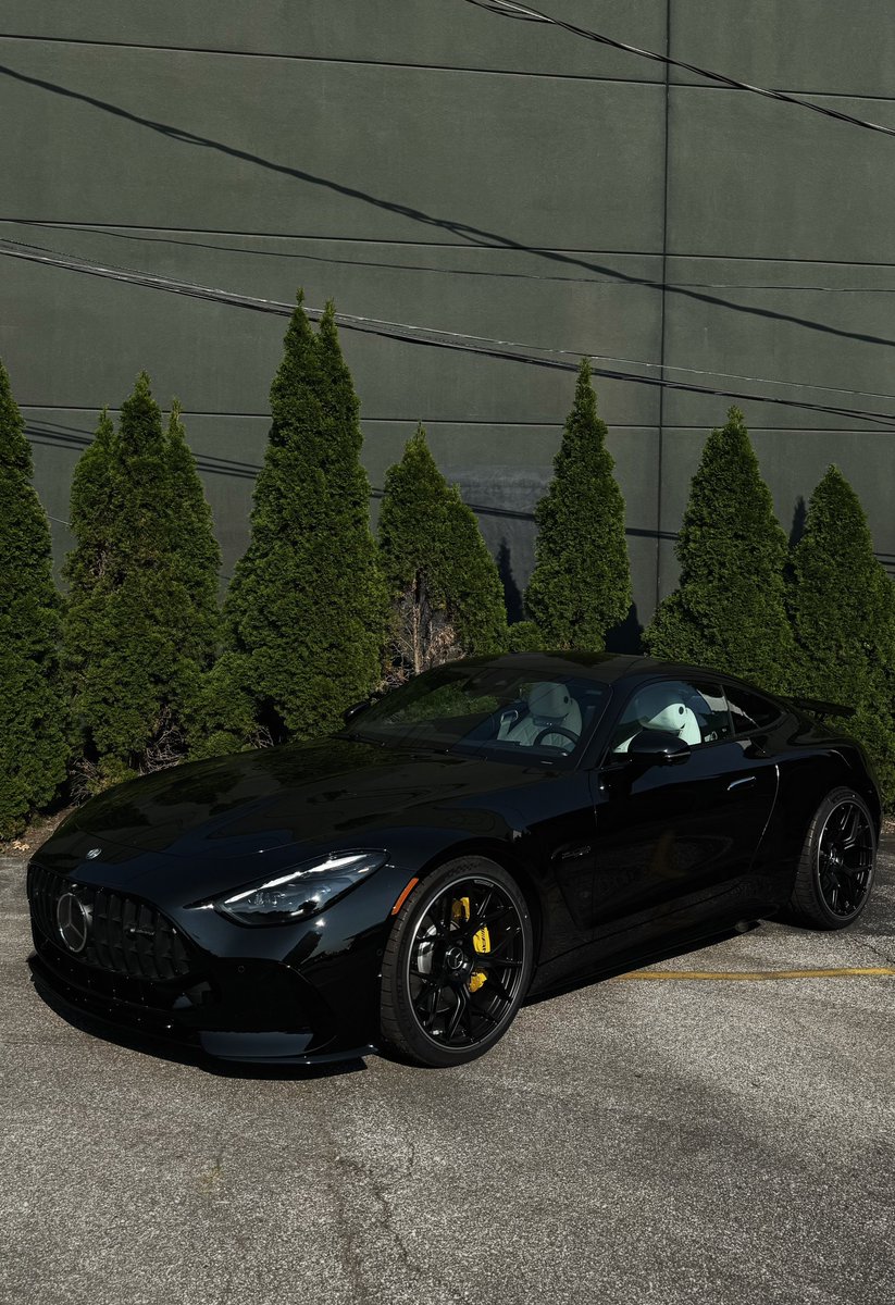 JoeW6_'s tweet photo. Obsidian Black // Crystal White https://t.co/uObhYbaZZe