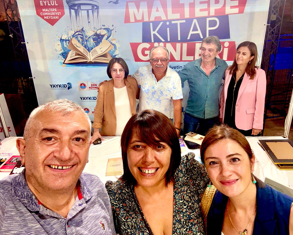 İnsanlığa, barışa, adalete ve edebiyata dair umudu yeşerten bir an🌷
#MaltepeKitapGünleri

Karadeniz’den gelen yoldaşım, dostum Ercüment Çervatoğlu’nun kalp gözünden🌻
Sevgili Rabia Deniz, Şeyhmus Diken, Türkan Elçi ve Başkan Esin Köymen..
#BarışınDili