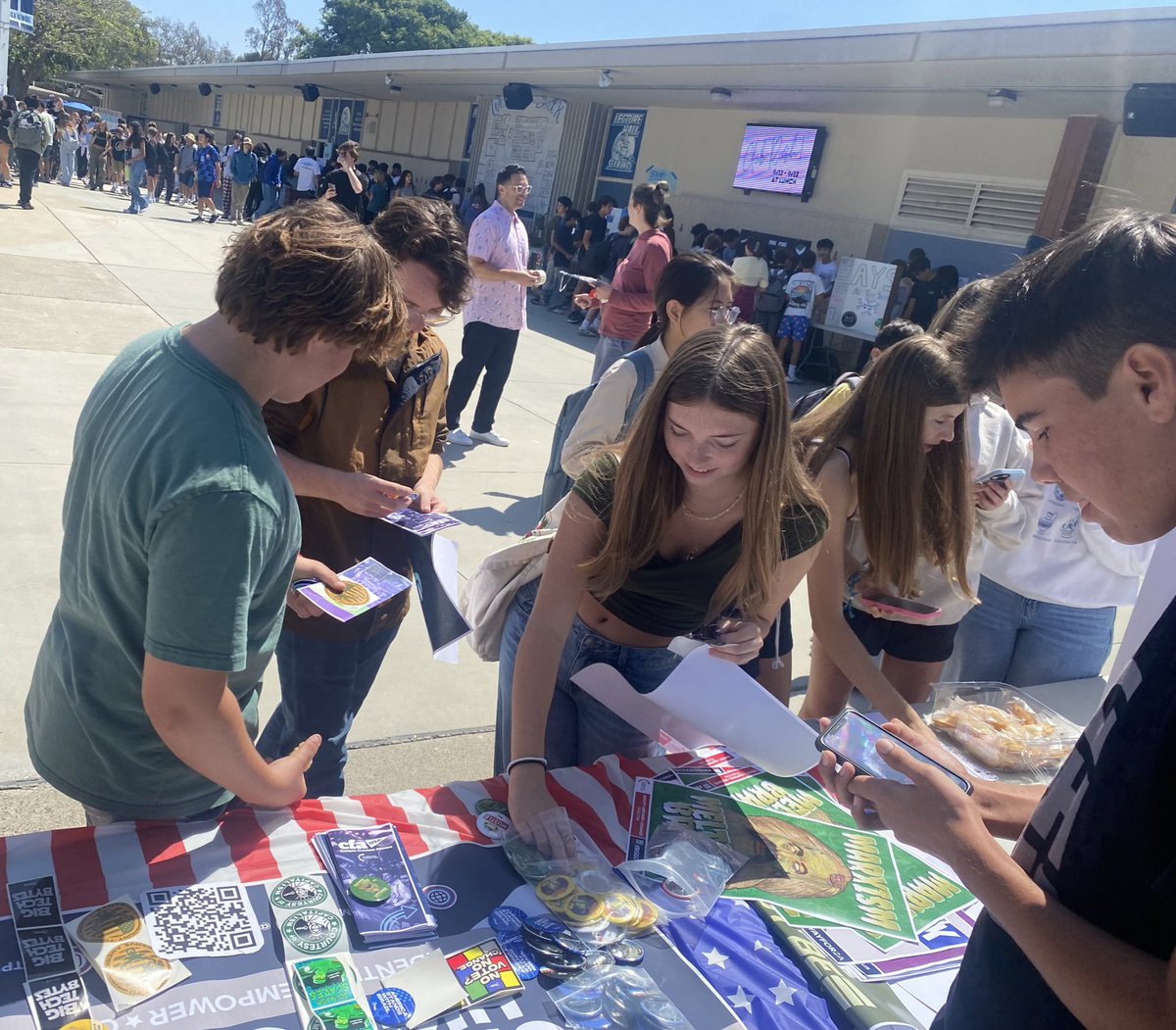 sashareva1776's tweet photo. @TPUSA Corona Del Mar High School Club Rush was success! Our students had over 30+ sign ups to their future meetings!

We are excited for this semester! Let’s save America together! 🇺🇸

#onechapteratatime #usa #america #tpusa https://t.co/kQRbVJsvJG