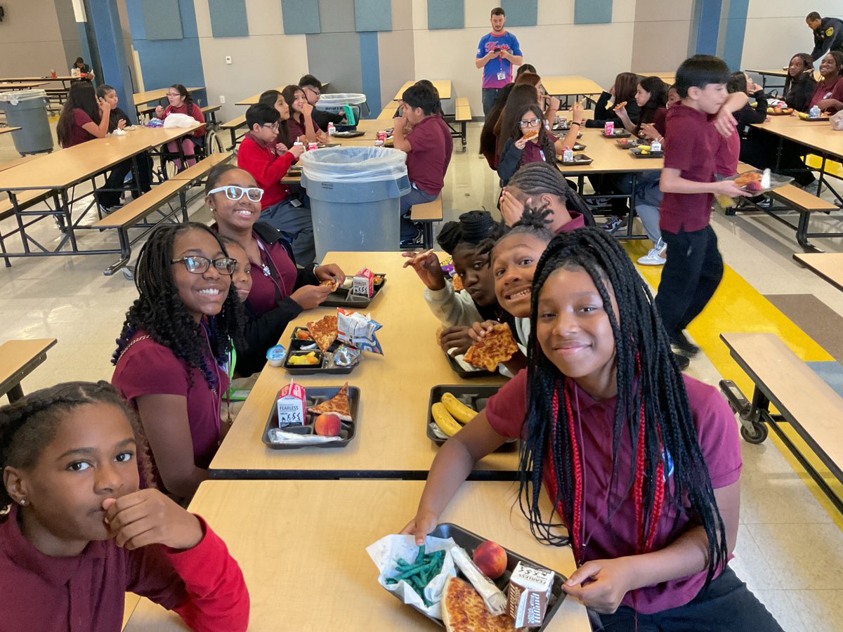 UpliftEducation's tweet image. Recently, our scholars enjoyed Domino’s #SmartSlice pizza as part of our new partnership! The Smart Slice meets school nutrition standards with its whole grain crust, low sodium, &amp;amp; wholesome ingredients, such as:
🍞16g of whole grain per serving
🧀100% real lite mozzarella cheese