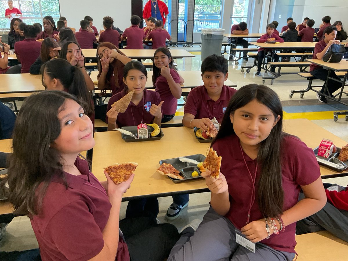 UpliftEducation's tweet image. Recently, our scholars enjoyed Domino’s #SmartSlice pizza as part of our new partnership! The Smart Slice meets school nutrition standards with its whole grain crust, low sodium, &amp;amp; wholesome ingredients, such as:
🍞16g of whole grain per serving
🧀100% real lite mozzarella cheese
