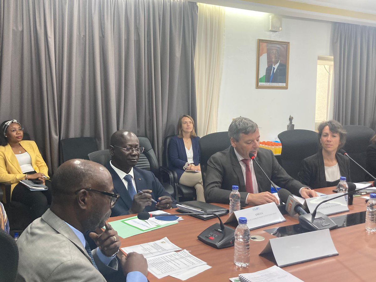 AdrienHaye's tweet photo. Les enjeux de mobilité urbaine et de déplacement sont cruciaux pour Abidjan et ses habitants. A l’@AFD_France nous sommes fiers d’accompagner avec @CODATU_org l’@AMUGA_CI depuis ses débuts. Un partenariat renforcé avec la signature d’un 2nd financement 🇫🇷 https://t.co/CDANueRKEQ