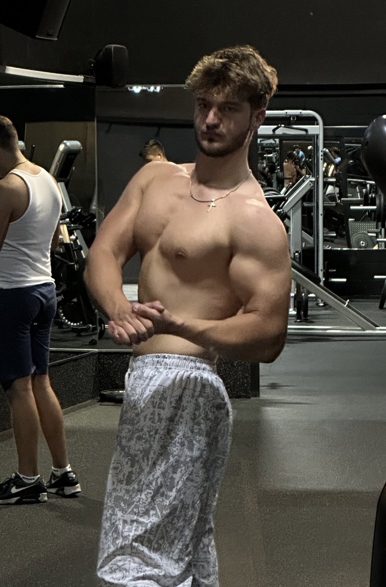 itreallyismax's tweet photo. I’m putting this out there now. I am going to enter a natural bodybuilding competition in about a year and a half and I am going to win. https://t.co/pjwfIz6M9r
