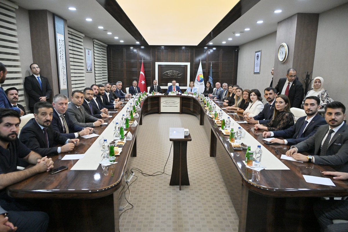TOBB Genç Girişimciler Kurulu Doğu Anadolu Bölge toplantısını Van’da gerçekleştirdik. Genç girişimcilerimizin talep ve önerilerini dinledik.