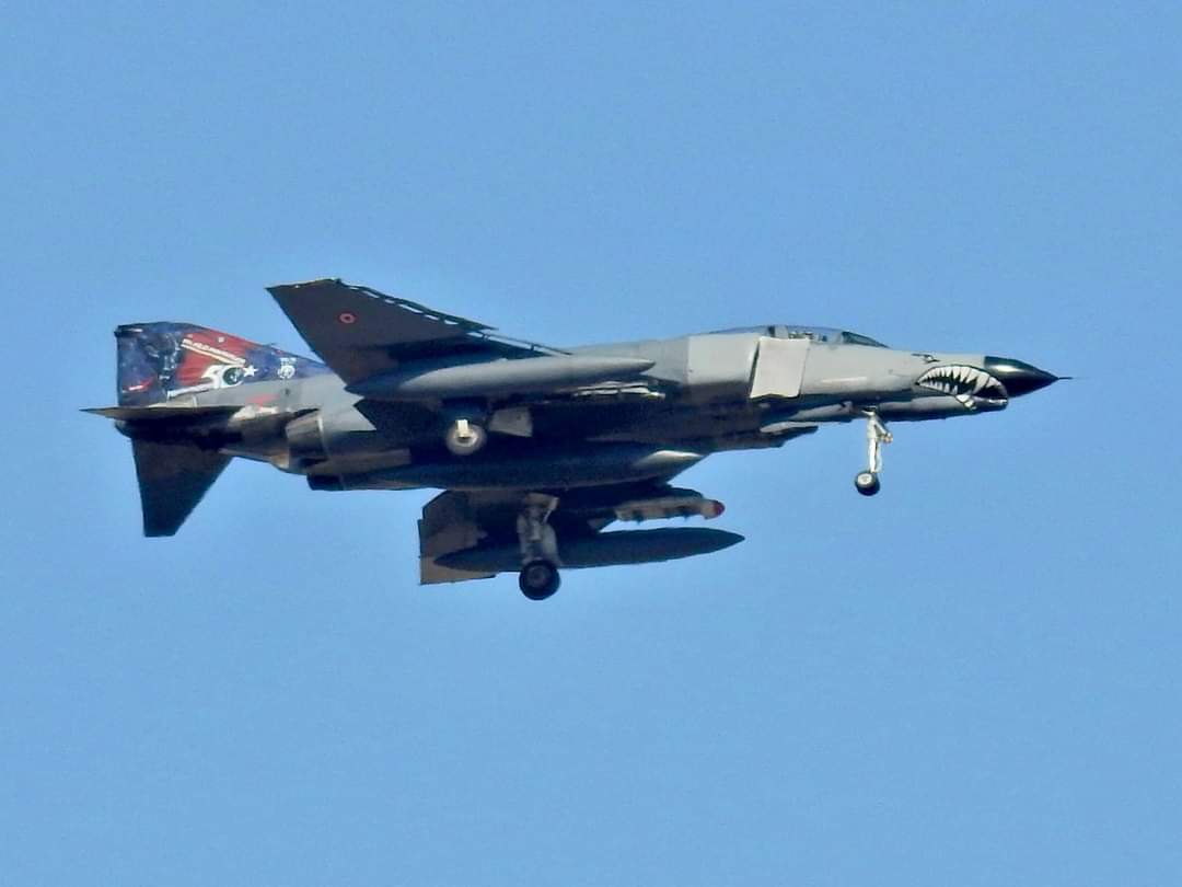 phoenix9355's tweet photo. F-4E uçagımızın yeni 50.yıl özel kuyruk boyaması 🇹🇷

📷= Turgut Takpak https://t.co/R3YaWzn9z2