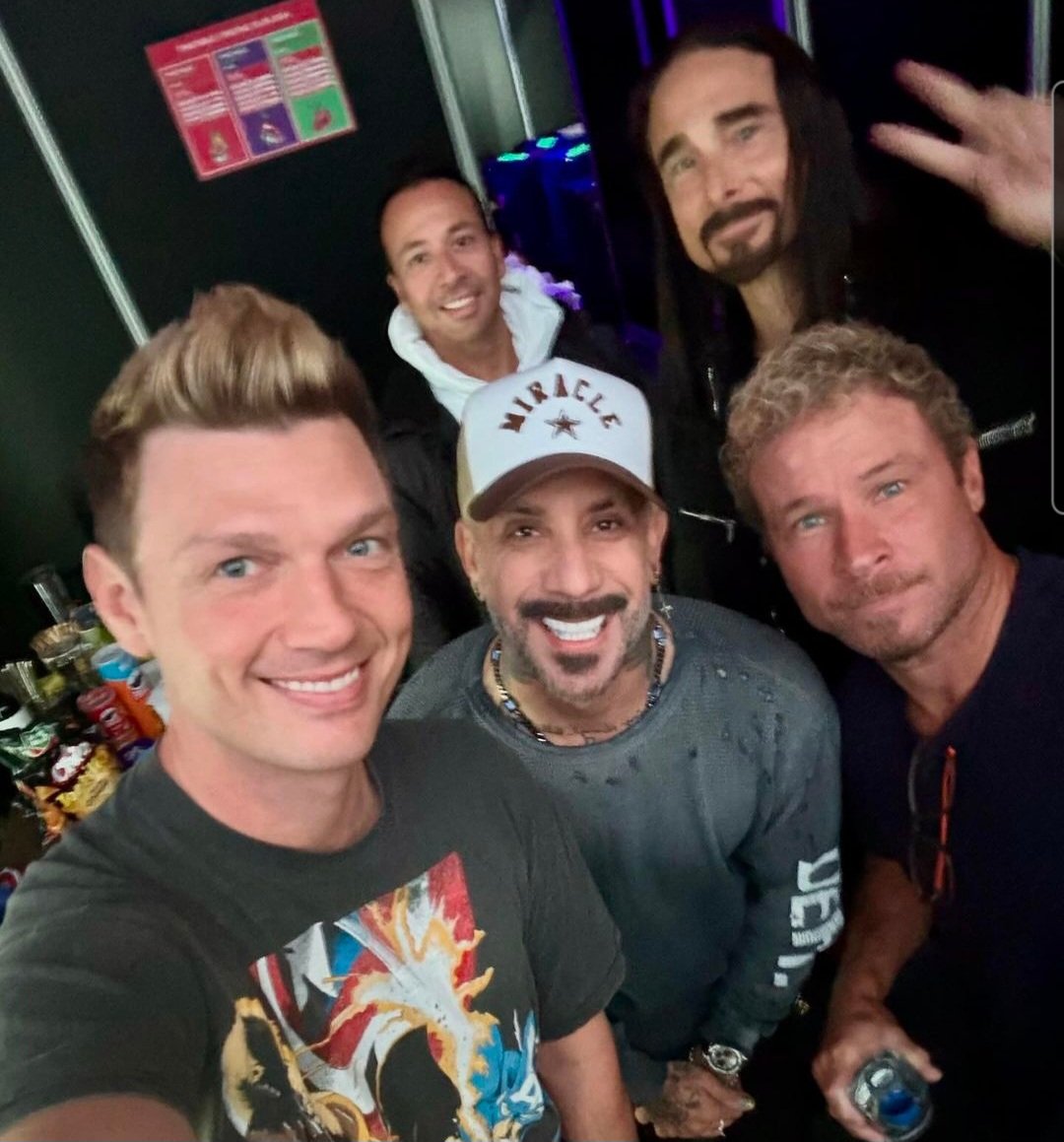 NathalieNCGirl's tweet photo. #BackstreetsBackAlright👌♾️❤️ @backstreetboys
@nickcarter thank you for this picture this is what we were all waiting for ❤️
Have an awsome show tonight
Dna part 456987 LOL🤣🤣😜🤭 https://t.co/saDlXtahtB