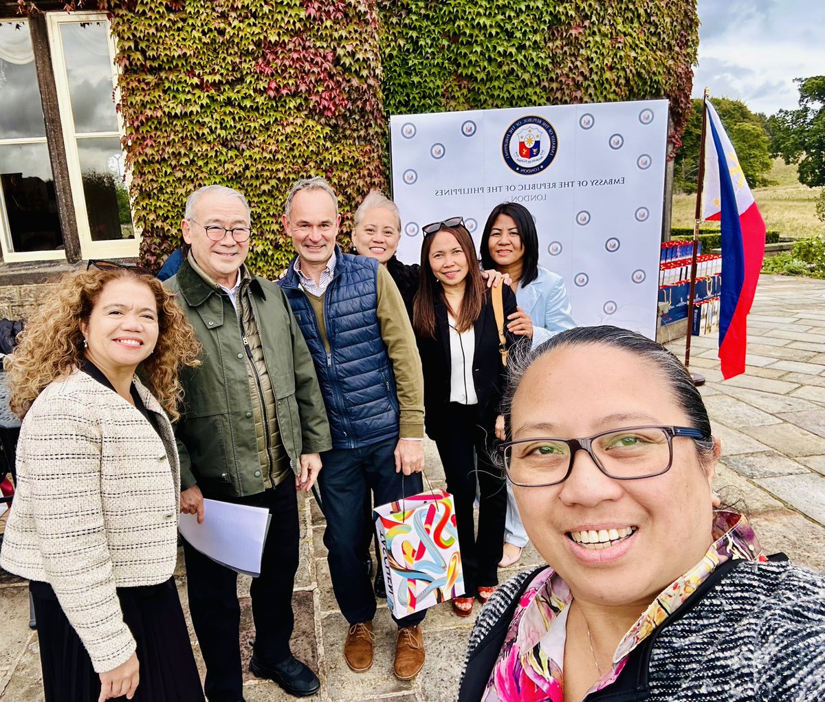 jetz18's tweet photo. Thank you @philippinesinuk for honouring our contribution to @NHSEngland.We were deeply touched by your sincere message to all of  us Amb @teddyboylocsin. To current owners of Florence Nightingale home, thank you for your warm welcome- @BTHFT Filipino Nurses @PNA_UKnurses https://t.co/F9pONPLMy4