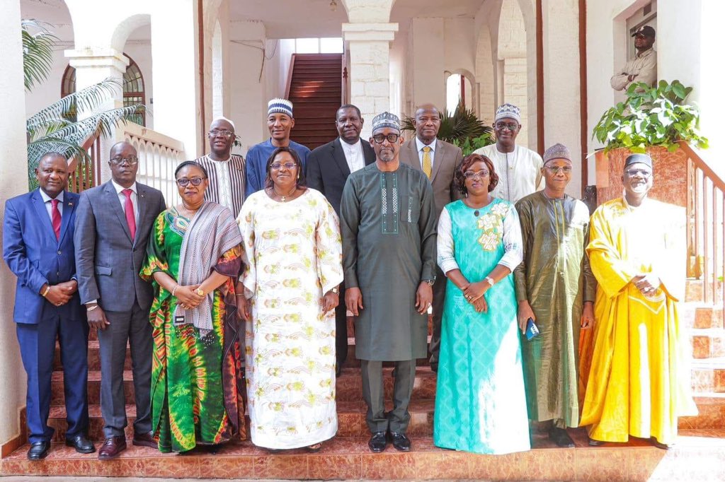 AbdoulayeDiop8's tweet photo. J'ai reçu en audience, ce vendredi 13 septembre 2024, les Chefs de délégation des Hauts fonctionnaires du Burkina Faso et de la République du Niger en séjour à Bamako dans le cadre de la réunion préparatoire à la rencontre des Ministres des Affaires étrangères de la Confédération des États du Sahel, prévue le 16 septembre 2024 à Bamako.

Dans le cadre de la mise en œuvre diligente de la confédération AES dont la présidence inaugurale a été confiée à Son Excellence, Le Colonel @GoitaAssimi, Président de la Transition Chef de l’Etat, la tenue prochaine de la rencontre des Ministres des Affaires étrangères vise à convenir et à mettre en place des actions et mesures appropriées concernant le volet « Diplomatie », un des trois piliers majeurs de la Confédération. 

Dans cette perspective, durant deux jours, les Hauts fonctionnaires du Burkina, du Mali et du Niger sont appelés à se pencher sur les projets de textes relatifs à la mise en place des instances et au fonctionnement de la Confédération AES.

Au regard des attentes placées dans les travaux des Hauts fonctionnaires, j'ai saisi l’occasion pour donner aux Chefs de délégation, des orientations opérationnelles et prodiguer des conseils pratiques qui militent à l’atteinte des objectifs visés par la rencontre des Ministres des Affaires étrangères de la Confédération AES.