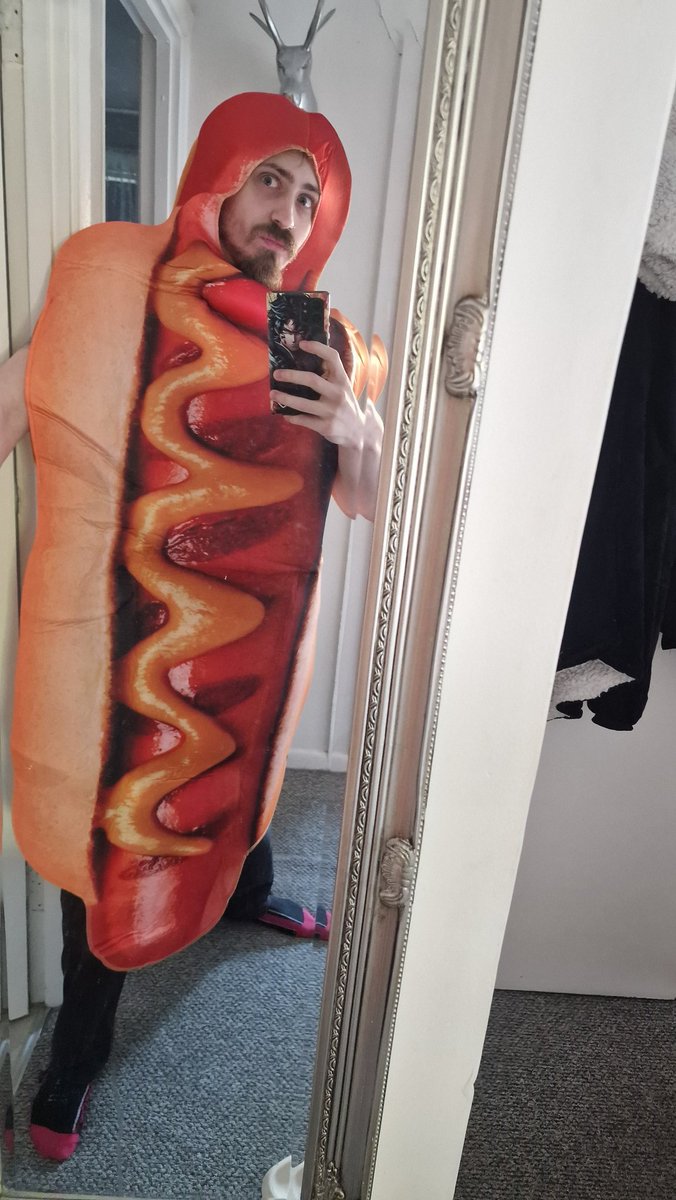 It's confirmed you need to be at this level of cosplaying to ascend HOTDOG BIGGY