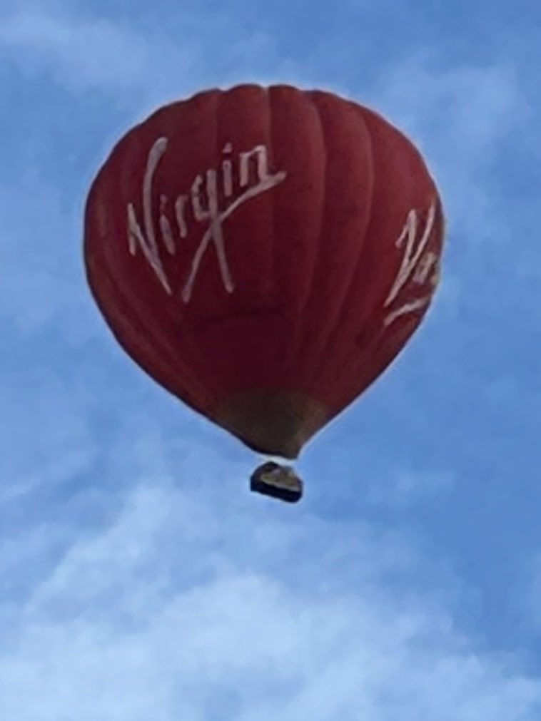 fjcookshop's tweet image. #Friday13th - just the day to dangle in a basket under a bag of wind !

#BishyRoadScenes
#OpenAllWeekend
#BetItsChillyUpThere
