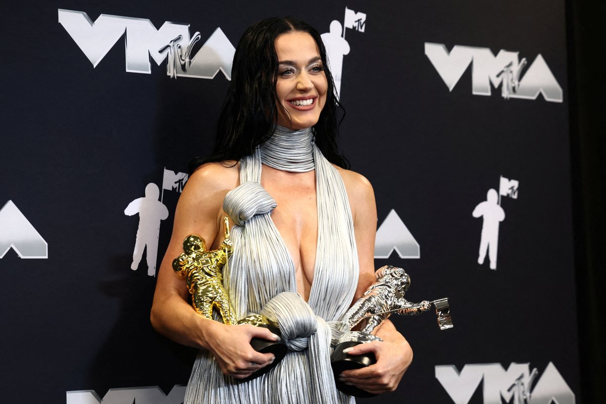 3CatInfo's tweet photo. Katy Perry tria la Vila Universitària de la UAB com a escenari del seu últim videoclip
https://t.co/N8gkdq6sNW https://t.co/wk9thNvsPt