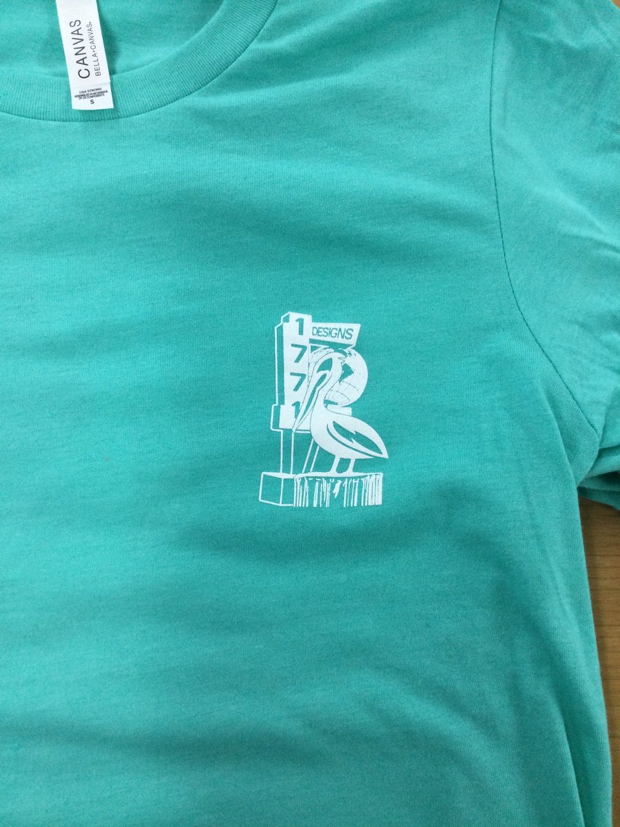 1771Designs's tweet photo. It’s that new new. Available on Tuesday 🤙🏽

Unisex front and back crewneck and women’s crops 😘

#stpetefl #tampa #shoplocal #dtsp #StPeteDesigned #TampaDesigns #stpeteshirts #keepinitlocal  #raysup #gobolts #coyr https://t.co/ydv3ubX6ds