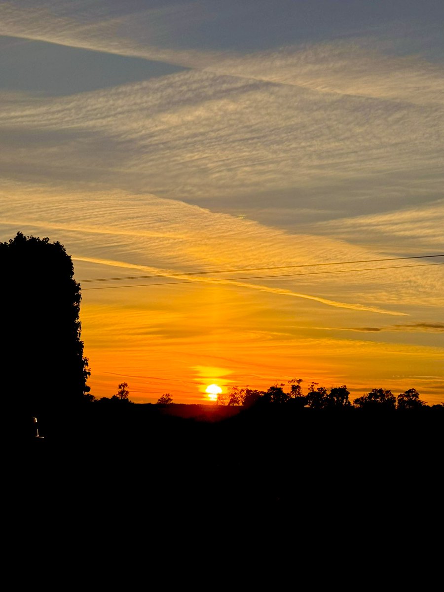 littlemisslee23's tweet image. I will never get fed up of getting home to this while the nights are light ☀️🍁🍂 my happy place