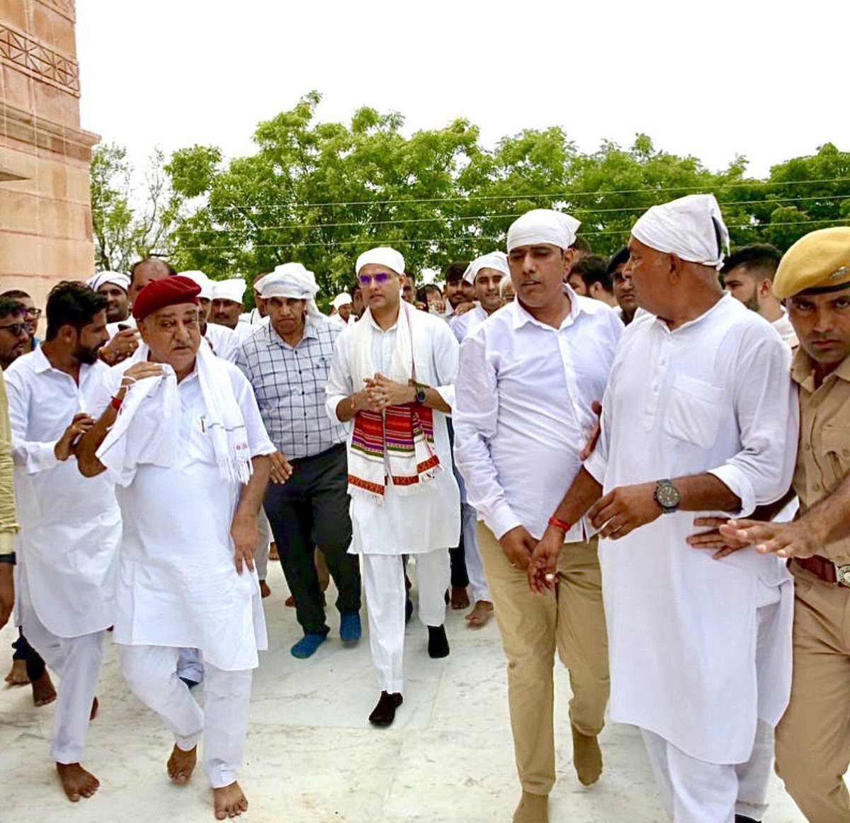 SachinPilot's tweet photo. खेजड़ली शहीदी राष्ट्रीय पर्यावरण संस्थान, जोधपुर द्वारा आयोजित कार्यक्रम में शामिल होकर अभिभूत हूँ। 

📍 ग्राम खेजड़ली, जोधपुर https://t.co/hSw6mCIYX8