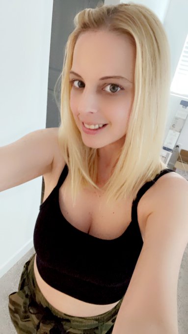 So much to do after such a big move  Keeping it casual while i unpack https://t.co/uMzakhXi5V<a href="/tag/realloyalfans"class="tags"><span>#realloyalfans</span></a>