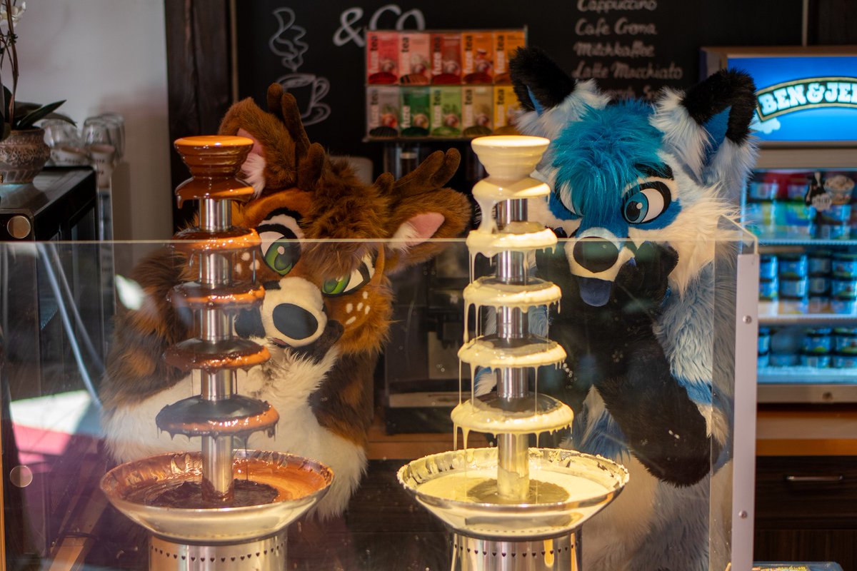 Nico_deer's tweet image. It&apos;s #FursuitFriday so get yourself a little treat. 

Like an entire chocolate fountain!
What would you put into it?

🔵 🦊: @AuriFusky

📸: @FlamingHus39144