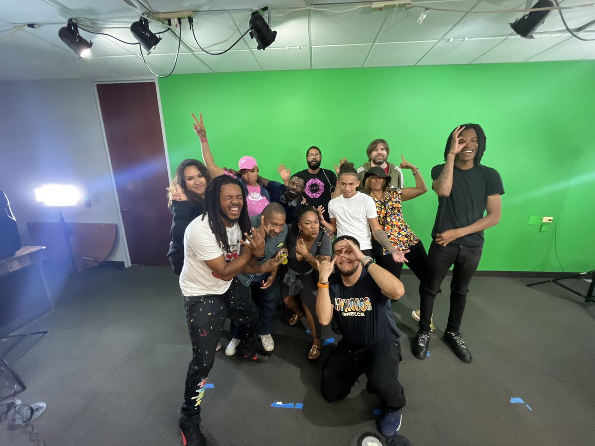 ilmediaschool's tweet photo. 🎙️🎥🔥 The IMS Talent Show (O’hare Campus) was a success! Congrats to our winner Erika Smith who will be representing the o’hare campus! A lot of awesome talent was displayed last night! Thank you to our judges! See you at the next one!
#iamims #radio #tv #talentshow https://t.co/GQM1oP8gSK