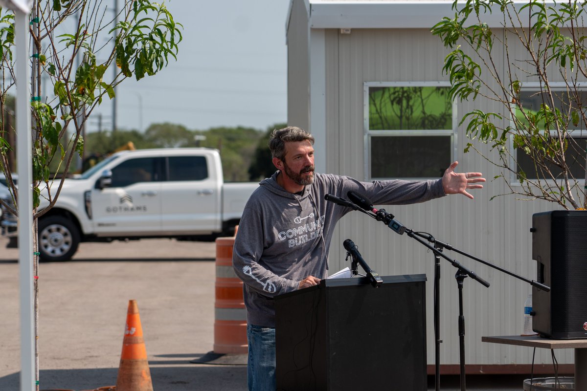 KirkPWatson's tweet image. There was a lot of love & hope today out at the Esperanza Community as we broke ground on its second phase. This groundbreaking strengthens the homeless response system this City Council and our community partners have been building over the past 20 months to make sure we’re…