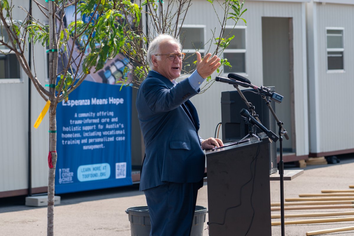KirkPWatson's tweet image. There was a lot of love & hope today out at the Esperanza Community as we broke ground on its second phase. This groundbreaking strengthens the homeless response system this City Council and our community partners have been building over the past 20 months to make sure we’re…