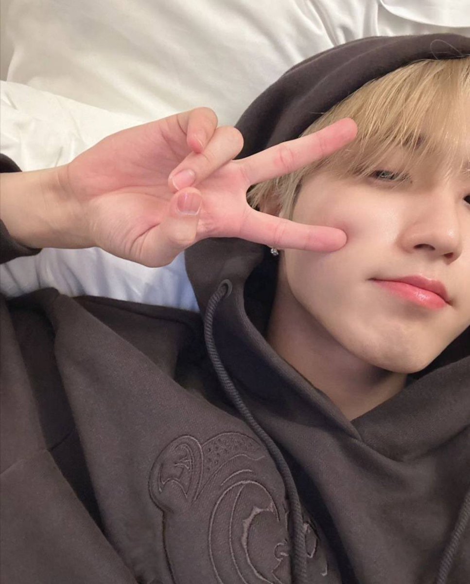 ppvlvm's tweet photo. бесконечно люблю 

#HappyHANDay
#가장_특별_한_외계인의_생일
#행복HAN_지성이_생일이오
#OurRockStarHANJisung https://t.co/GOqRPDpzox