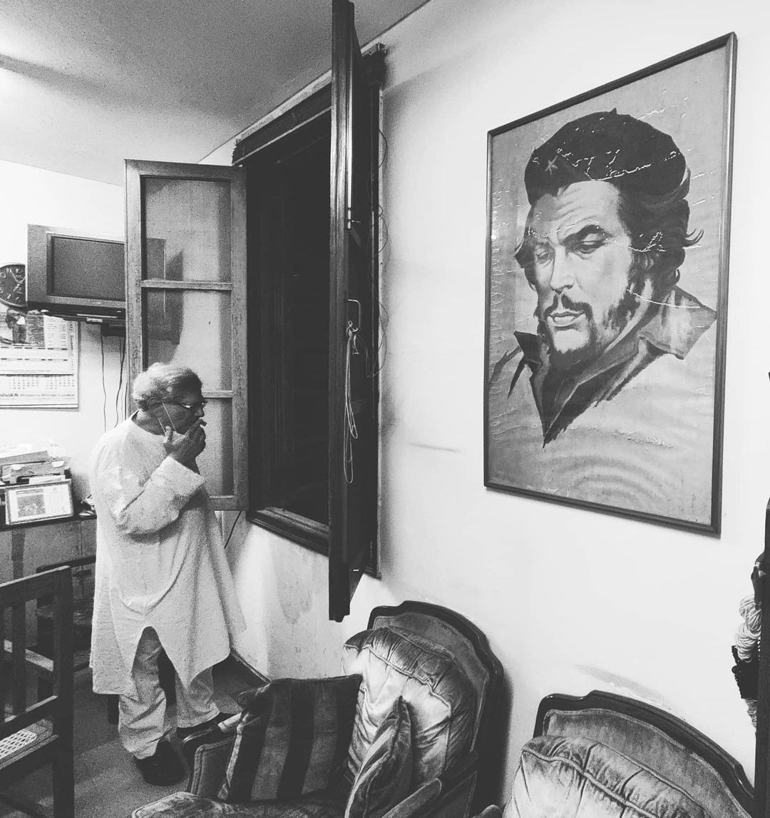 Sitaram Yechury passes away.
This is the last time I had captured him on my camera some years ago at his office in Gole market, Delhi.