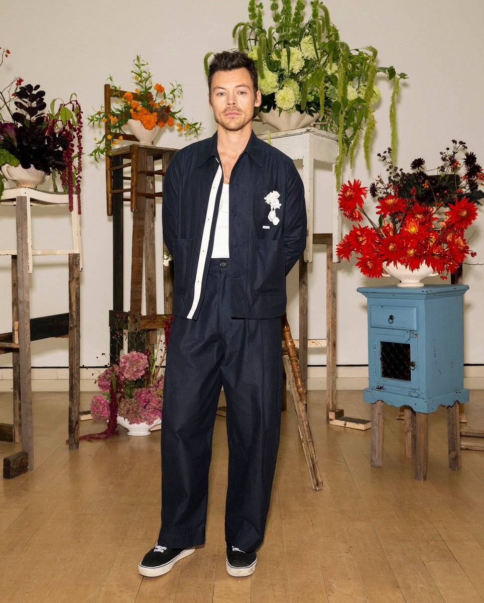BritishVogue's tweet photo. Harry Styles and his new mullet just cropped up at LFW.

- - > https://t.co/e9vtxbPZzo https://t.co/CgOVZ1XWlv