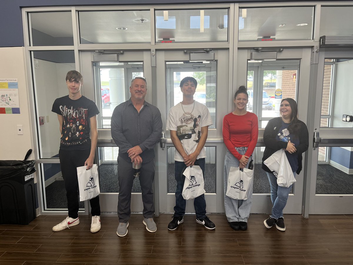 PathwaysHS's tweet photo. Last week our AWESOME choice program students had an amazing opportunity to go out to @GraysonCollege to tour their beautiful campus to learn more about what opportunities our students could take full advantage of. Our goal is to help kids in any way we can to be successful!!! https://t.co/2C2hhZ6qap