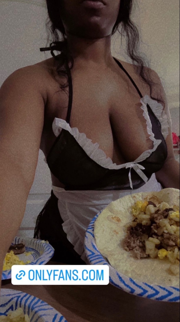 Lilly66457629's tweet photo. Any real buyers help really needed💦😩
#sellingcontent #dickrate #nudes #cockrate #nsfw #bigdick #taboo #sext #findom #horny #dick #rate #gfe #sugardaddy #thick #session #facetime #cumtribute #custom #cock #nsfwtwt #videocall #feet #buyingcontent #venmo #boobs #tit https://t.co/VudwegICao