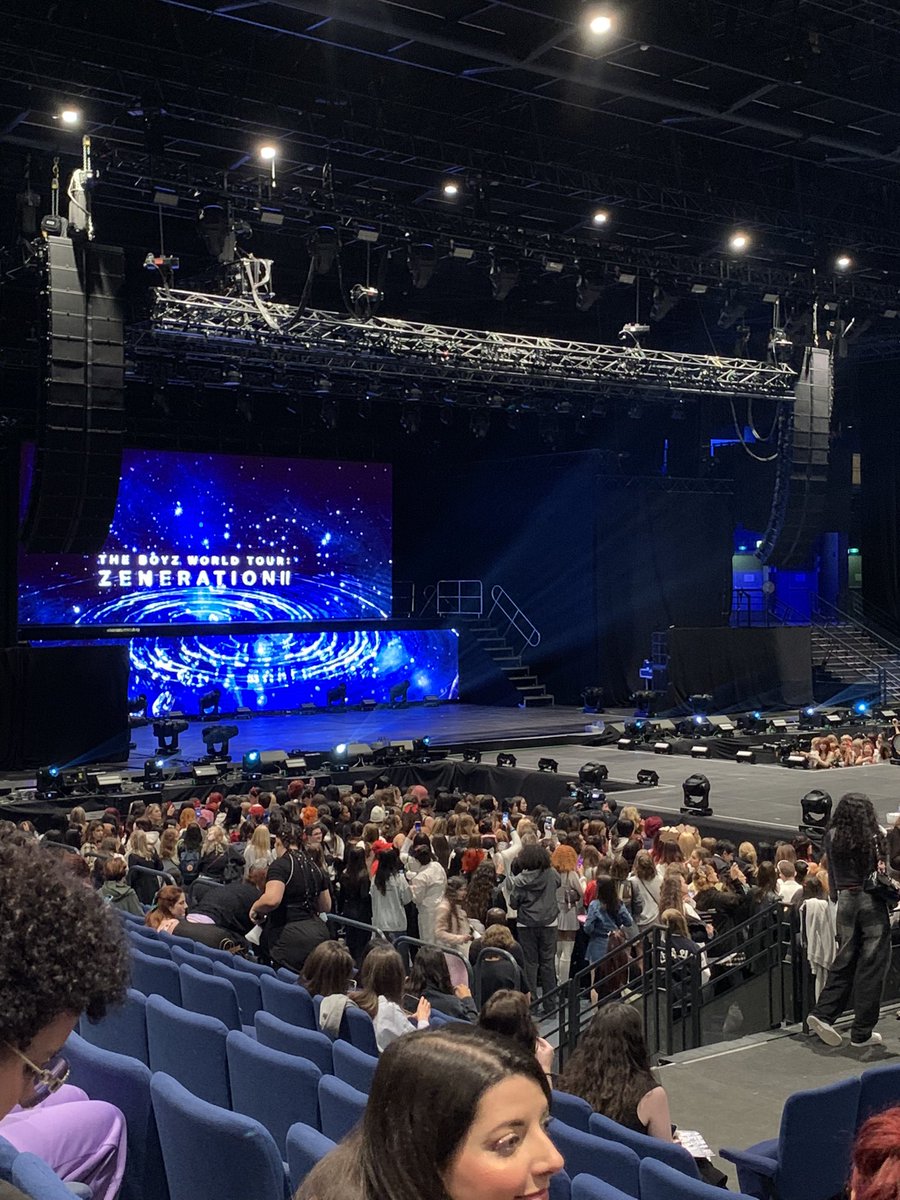 finally in >.<

#ZENERATION2_in_EUROPE #ZENERATION2_in_PARIS