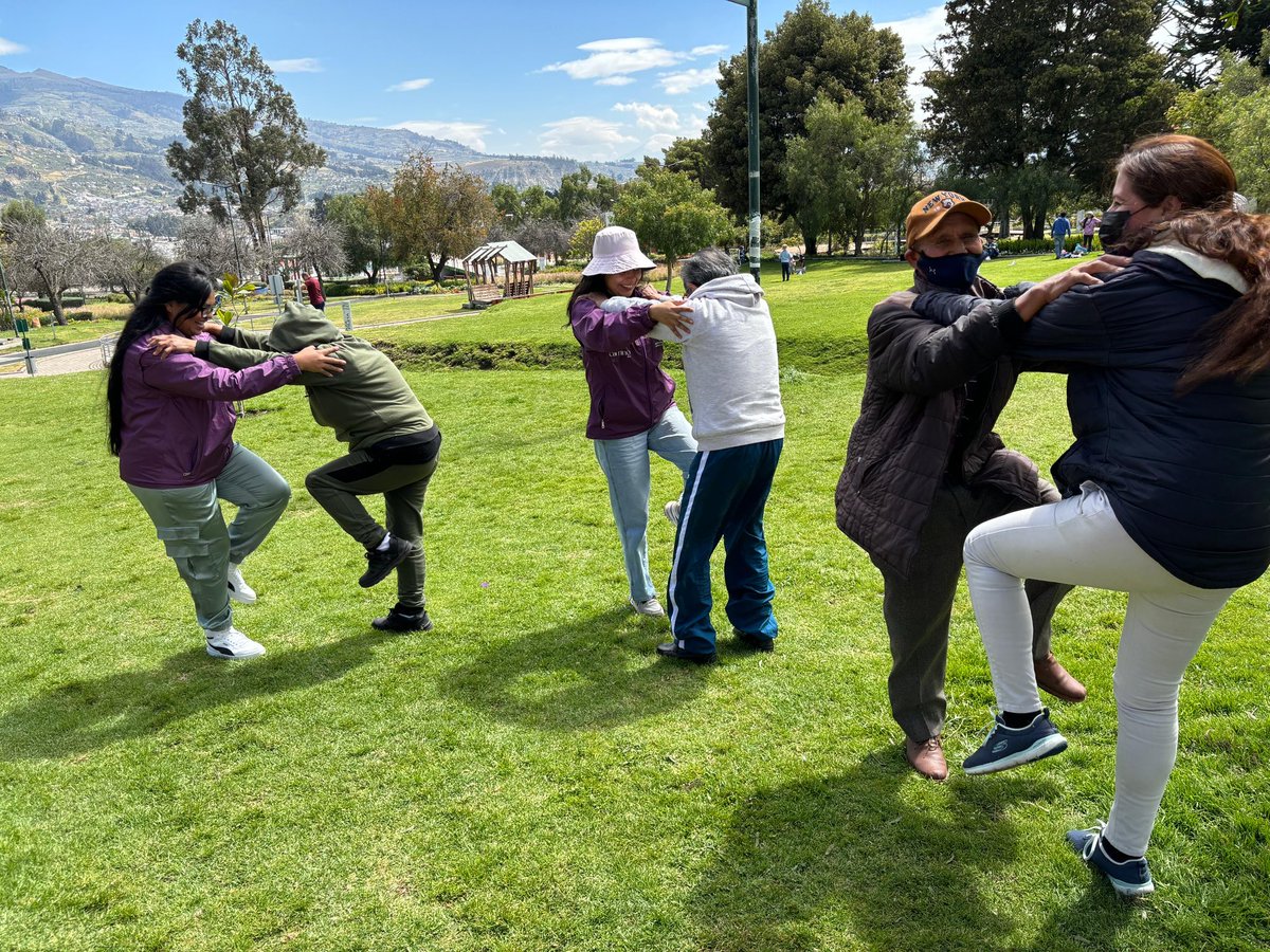 fcaminoec's tweet photo. En el Parque de Las Flores en #Ambato compartimos una mañana de recreación y reflexión con personas beneficiarias del proyecto #erradicaciónprogresivadelamendicidad en convenio con @InclusionEc 🙌🏼

#cooperacion 
#fundacioncaminoec 🩵🧡 https://t.co/JxWShvu8Cr