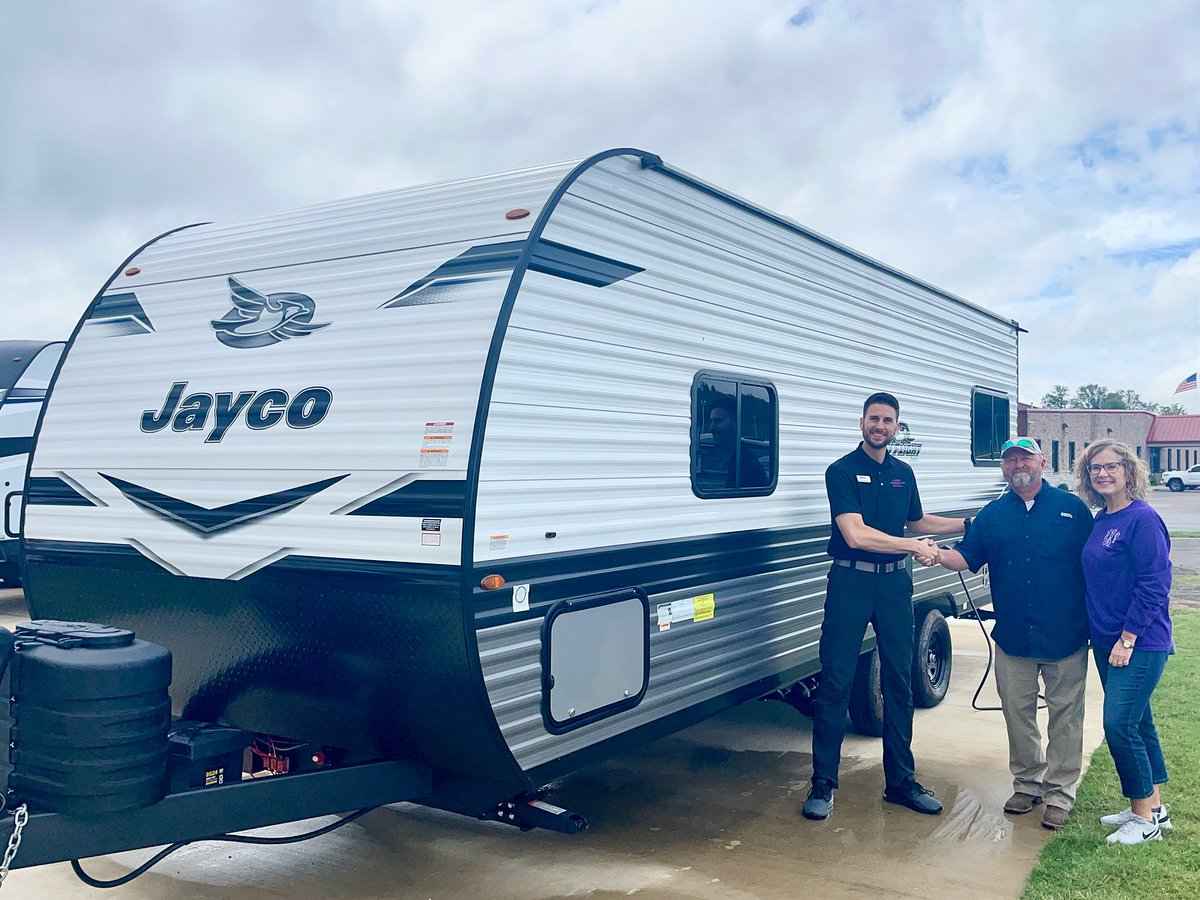 TommywithRVs's tweet image. Congratulations to Mike and Haley on the purchase of their Jayco Jay Flight! 🎉 They saved BIG during our 2024 Clearance Event &amp;amp; have plans to make camping and traveling memories soon 🌳🍂🦌🪵🔥 Happy camping! #MakingMemories #LetsJayco #GoRVing #AWAY