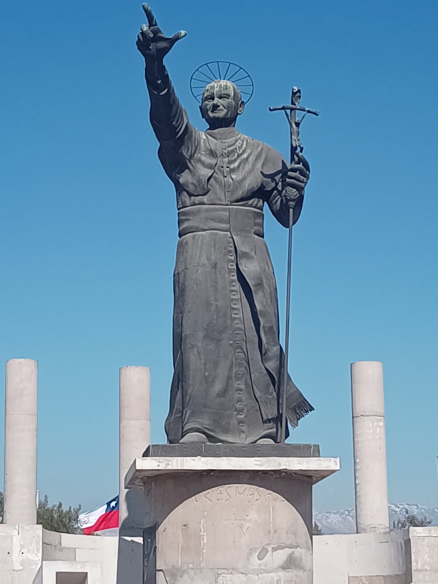 isla_alejandra's tweet photo. Señor Alcalde @germancodina que tipo de mantención le hacen al parque , rejas oxidadas ,estatua llena de mierda bancas sin mantenimiento osea CEROOOOO gasto por acá alumbrado encendido todo el día . Mala cosa menos mal que ya le queda POCO https://t.co/eAawLsolv8