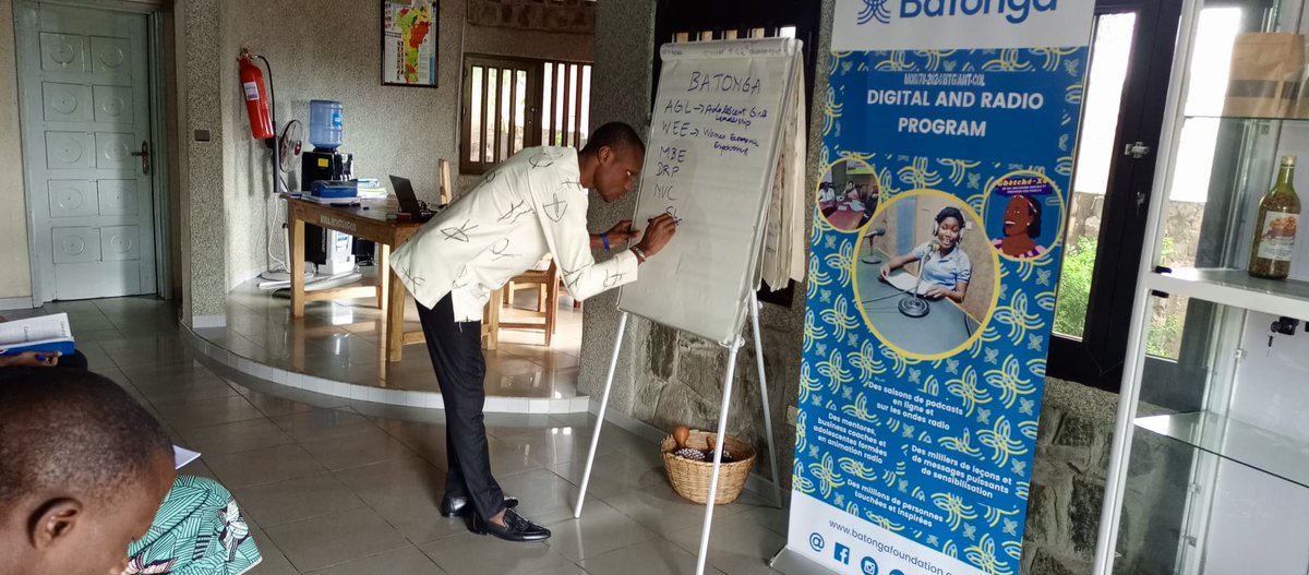 BatongaFdn's tweet photo. 📊 Formation pour la baseline de SheDigital ! 

Une nouvelle étape démarre avec le lancement de la baseline du projet #SheDigital.  
🌍✨
#BatongaFoundation   #EmpowermentFeminin #InclusionNumerique  #formation https://t.co/6tLPvglO4R