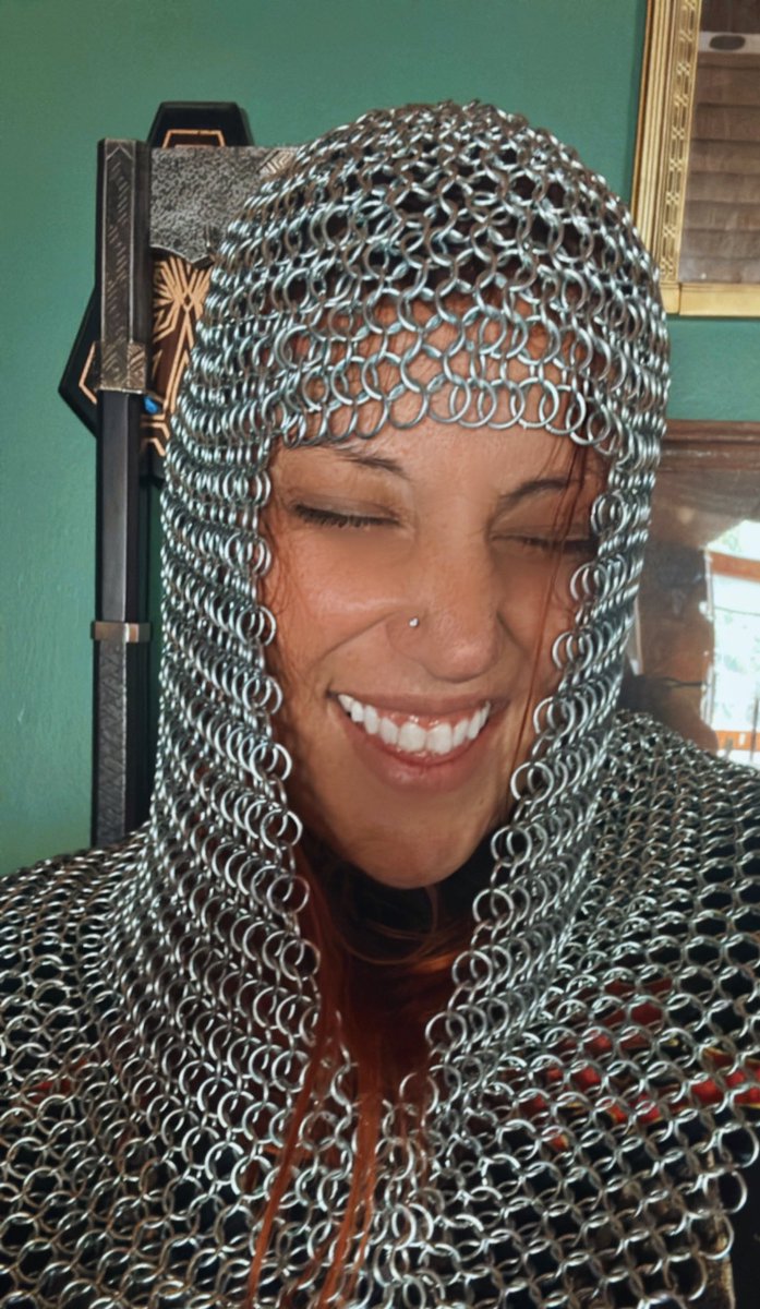 I finished my coif!! This was so hard and I had to put it down after the Rings of Power premiere. Thank you #ChappellRoan for inspiring me to get back to this 🗡️