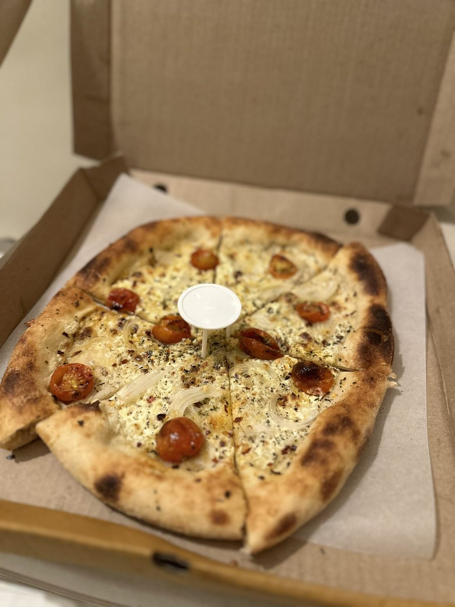 sudhanvarao's tweet photo. Been a minute since I sent pizzas to folks. Trying to start doing it again. A nice excuse to use the new oven too! 

New oven - A commercial pizza oven - up to 350 degrees C!

Pizza - cream cheese, cherry tomatoes, white onions, basil, chilli flakes (All from stores on @pincode!) https://t.co/8I4z9AfmIN