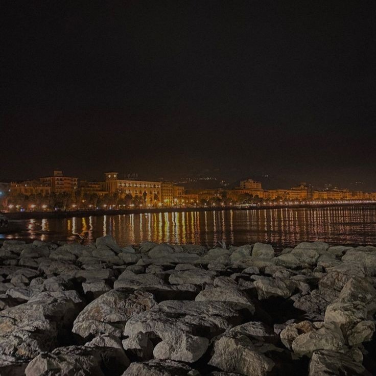ㅤ ㅤ
ㅤ ㅤ
ㅤ ㅤㅤ ㅤExploring Lake Como at this hour while the wifey is away. Thankful for the translating app and the Italians I met so I don't get lost. Haha! Couldn't find an open gelato shop though.            
ㅤ ㅤㅤ ㅤㅤㅤ 
ㅤㅤ