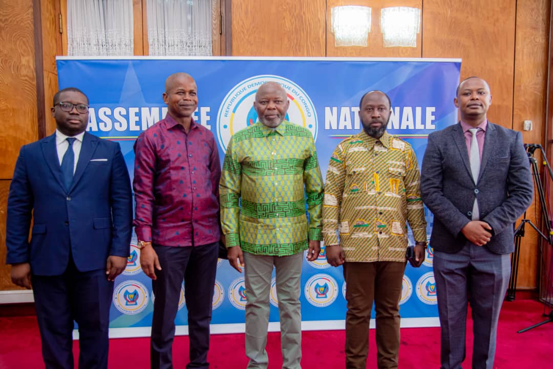 Le Pdt de l'Assemblée Nationale <a href="/VitalKamerhe1/">Vital Kamerhe</a> a reçu ce vendredi ses Alliés dont le Président BASUBI, KASUSULA, MIRUHO, <a href="/MbuwaHm9/">Herman MBUWA</a> accompagné des SG qui ont représenté leurs Présidents absent de Kinshasa. <a href="/AssembleeNatRDC/">Assemblée nationale 🇨🇩</a> <a href="/uncrdc/">UNC_RDC Officiel</a> <a href="/BillyKambale1/">Billy Kambale</a>  <a href="/didier_kamerhe/">Didier Kamerhe</a> <a href="/Bibishe6/">Bibishe Pascaline N</a>