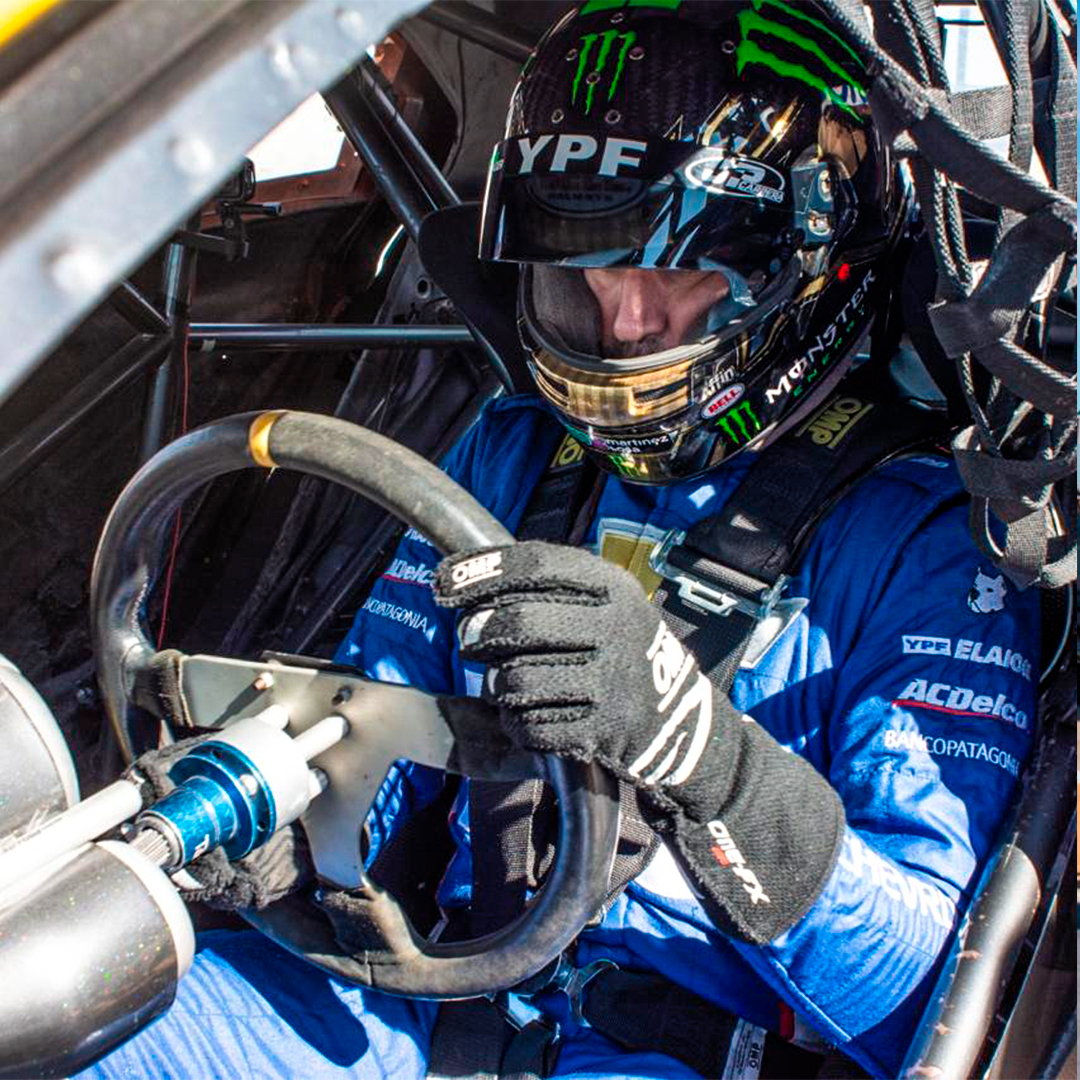 TurismoPista's tweet photo. 🔥 Agustín Canapino se pone al volante del Chevrolet Ónix de su hermano Matías, en su primer contacto rumbo al #TP300Pilotos. 

#TurismoPista https://t.co/fOwJv6c8IZ