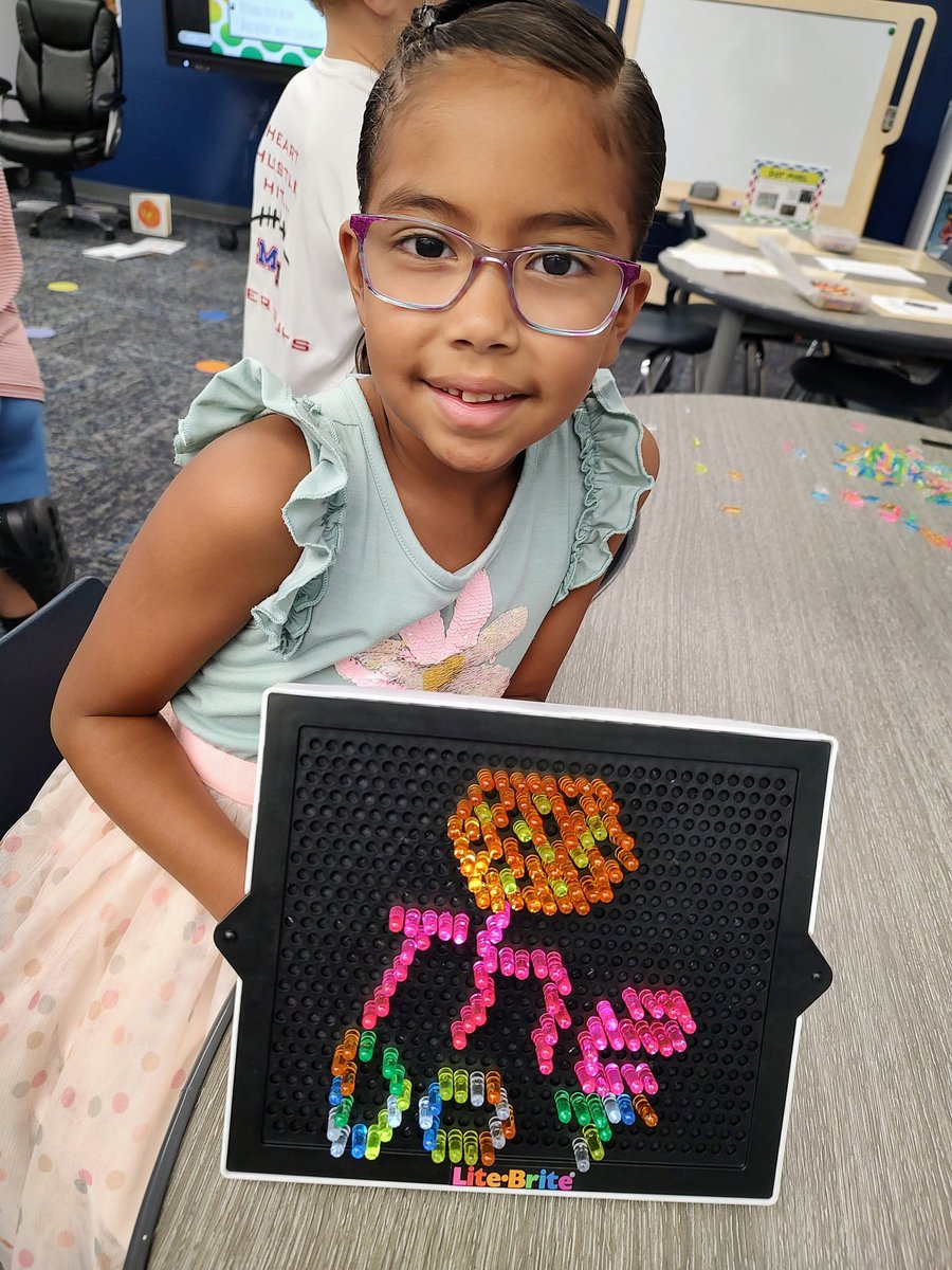 WallaceHESlib's tweet image. Dot Day makerspaces #DotDay #HESGrowingGreatness #gcisdlib