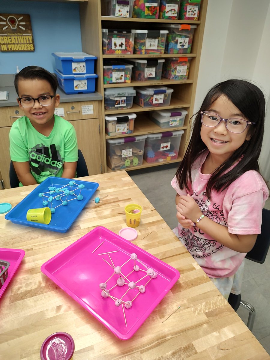 WallaceHESlib's tweet image. Dot Day makerspaces #DotDay #HESGrowingGreatness #gcisdlib