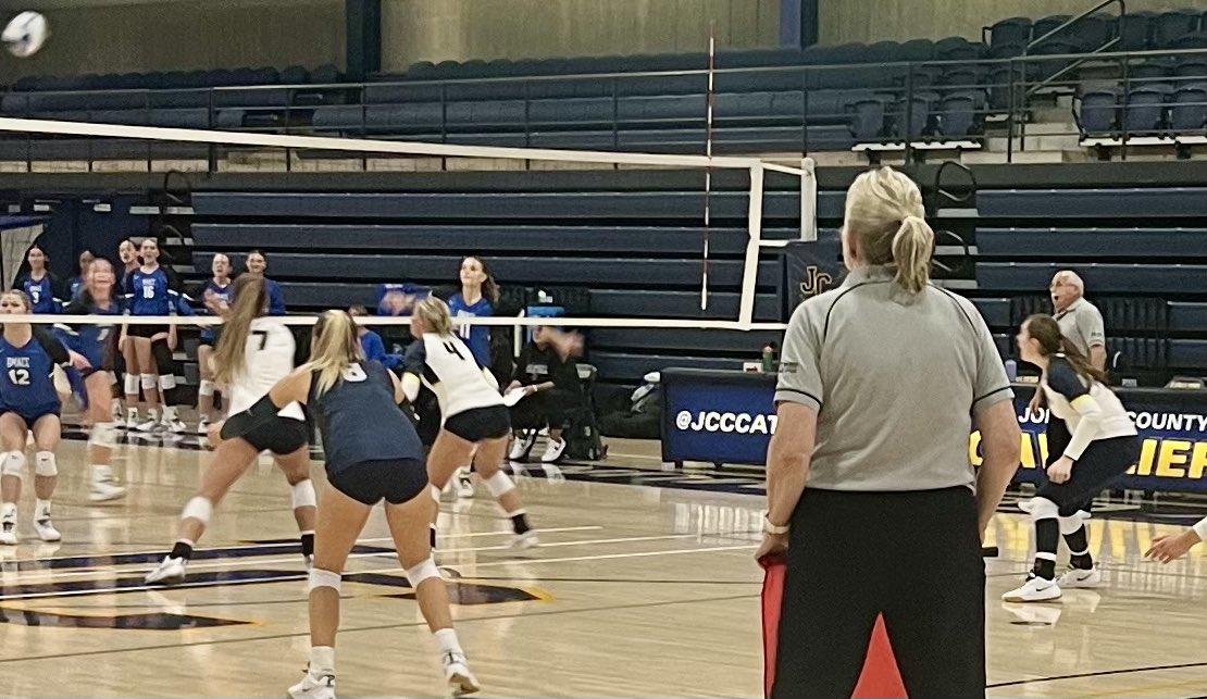 Got to see 3 former <a href="/SunflowerSmack/">Sunflower Smack Show</a> 🏀interviewees play together for <a href="/jcccvb/">Johnson County CC VB</a> 🏐today <a href="/VancleaveWren/">Wren VanCleave</a> Chloe Carlgren &amp; <a href="/tstallbaumer21/">Taylin Stallbaumer</a> …and bonus got to see <a href="/AmayaMarshall2/">Amaya Marshall</a> &amp; <a href="/tamiadavis2024/">Tamia Smith</a> ‼️