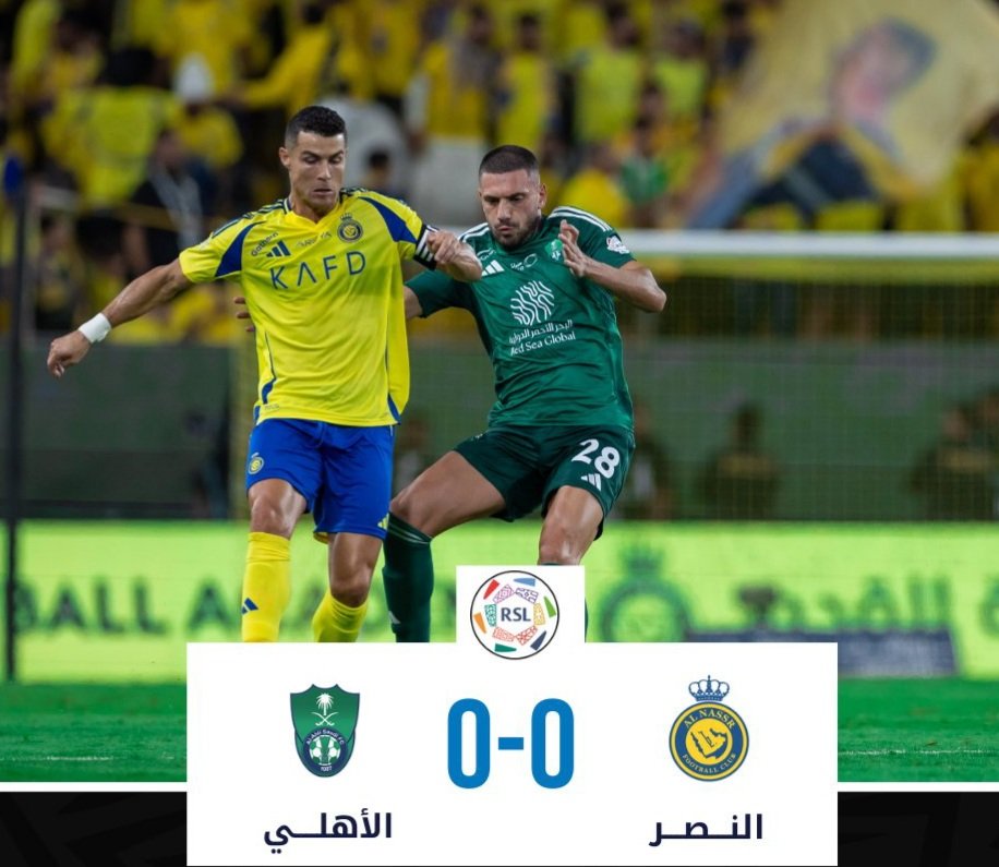 #النصر_الأهلي 
شوط أول سلبي النتيجة والإداء ، معركة خط الوسط ستكون مفتاح الفوز في الشوط الثاني ، تباعد بين ثلاثي المقدمة في الفريقين وتماسك دفاعي يمنع إهتزاز الشباك .. والعربات الثابتة قد تكون حلا"