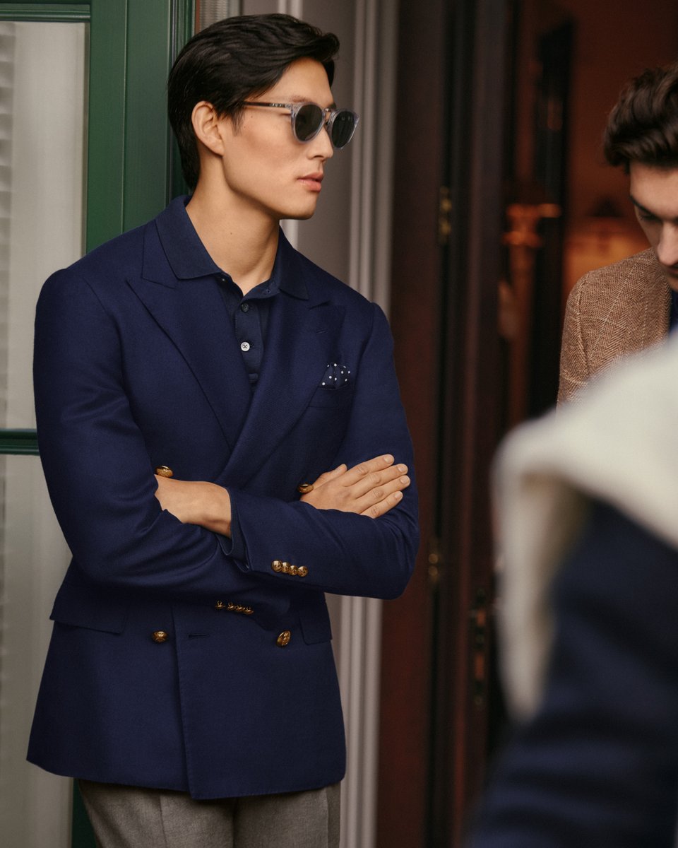 RalphLauren's tweet photo. Icons of Fall 2024. Ralph Lauren’s signature double-breasted Kent Jacket is drenched in a sea-blue navy and finished with six gold buttons.

Discover more from Fall 2024 #RLPurpleLabel: https://t.co/kqw9harIjx https://t.co/lz6YwXh1Sv