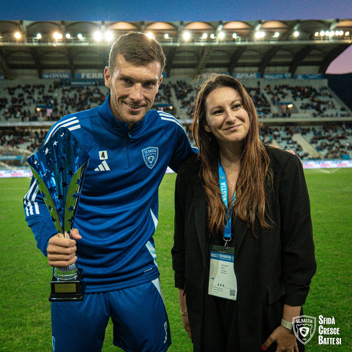 #SCBESTAC Remise du trophée du Challenge Jean Stouvenot, récompensant le meilleur joueur Corse de la saison 23/24, à <a href="/RoncagliaA/">Roncaglia Anthony</a> ! 💪 📸

Felicitazione Antho ! 👏